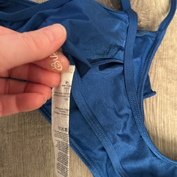 Rip Curl Blue Bikini Top with ruffle and cold shoulder detail Small - Picture 4 of 6